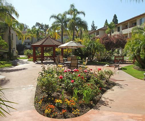 brookdale-irvine-6-courtyard.jpg
