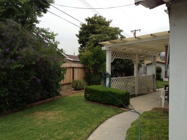 california-guest-home-i-4-backyard.jpg