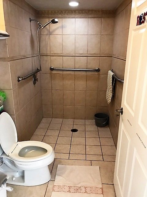 camino-hills-care-home-ii-restroom-2.jpg