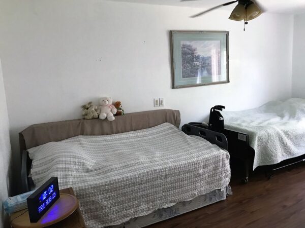 caring-sisters-home-and-garden-at-lake-forest-shared-room-2.jpg