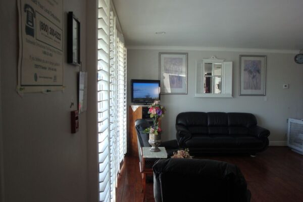 cheri-manor-3-living-room.jpg