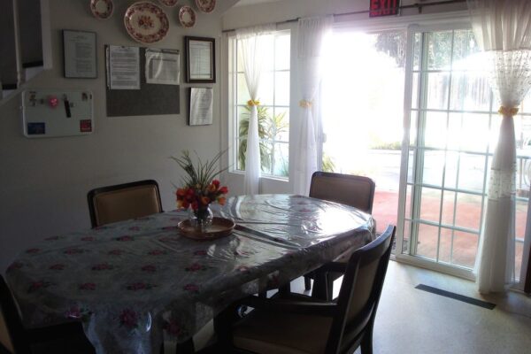 cheri-manor-4-dining-room.jpg