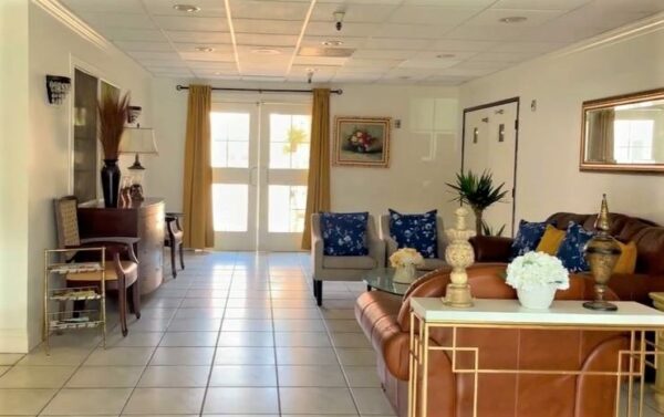 cielo-vista-senior-living-3-common-room.jpg