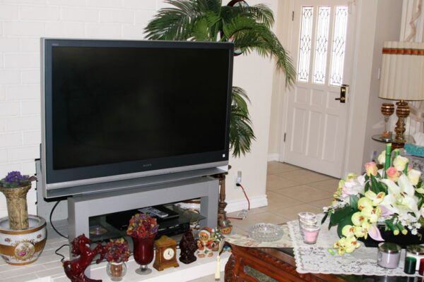 coastside-senior-home-living-room.jpg