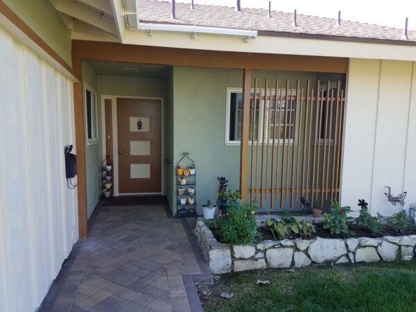 comfort-cottages-i-front-walkway.jpg