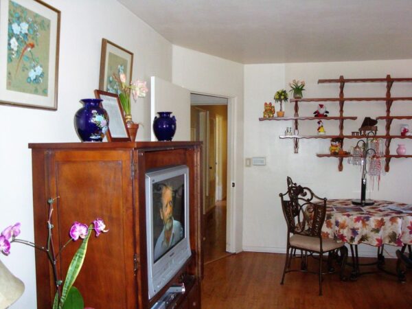 concordia-guest-home-ii-tv-room.jpg