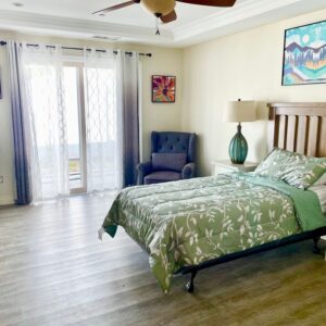 country-club-senior-home-care-bedroom-1.jpeg