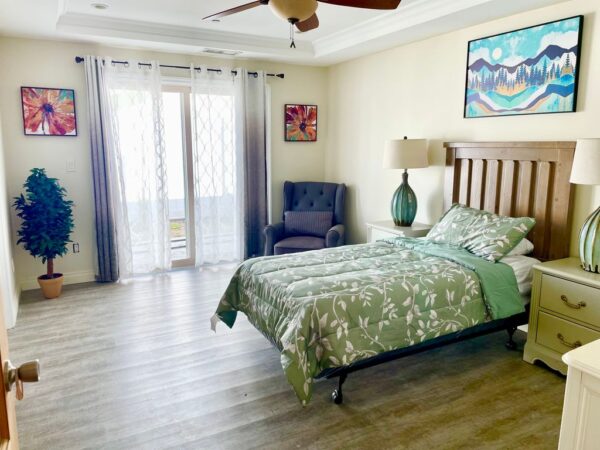 country-club-senior-home-care-bedroom-1.jpeg
