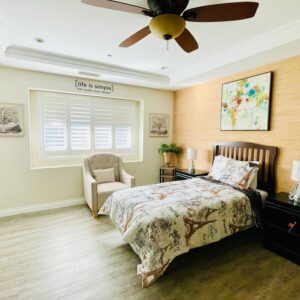country-club-senior-home-care-bedroom-2.jpeg
