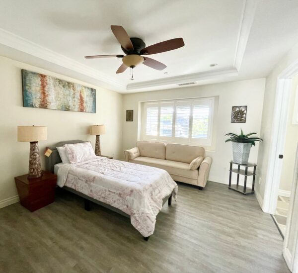country-club-senior-home-care-bedroom-3.jpeg