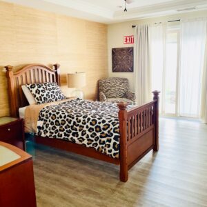 country-club-senior-home-care-bedroom-4.jpeg