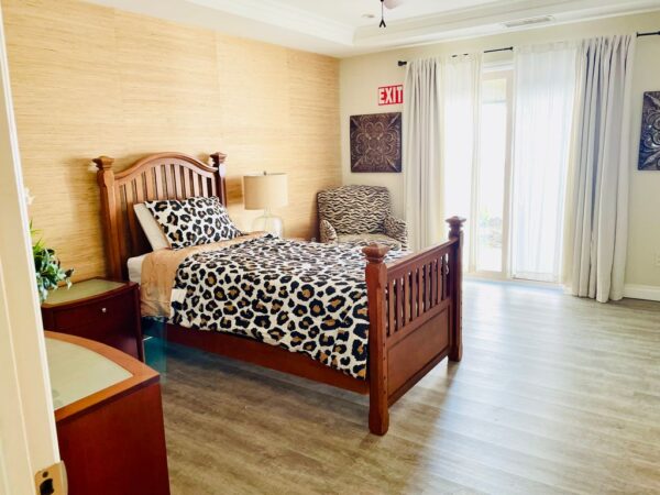 country-club-senior-home-care-bedroom-4.jpeg