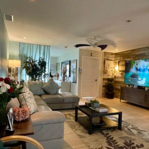 country-club-senior-home-care-living-room.jpeg