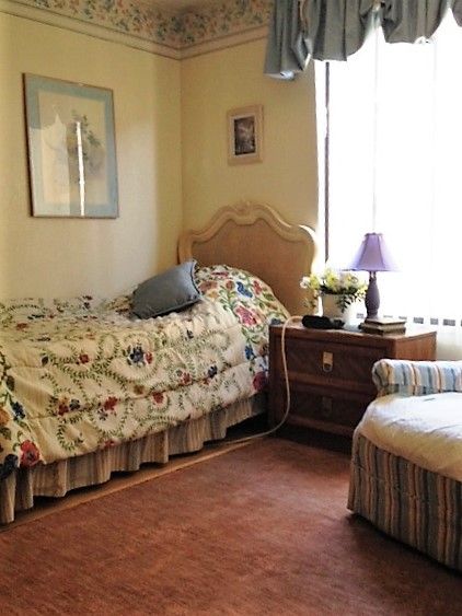 cozy-home-senior-care-3-private-room-2.jpg