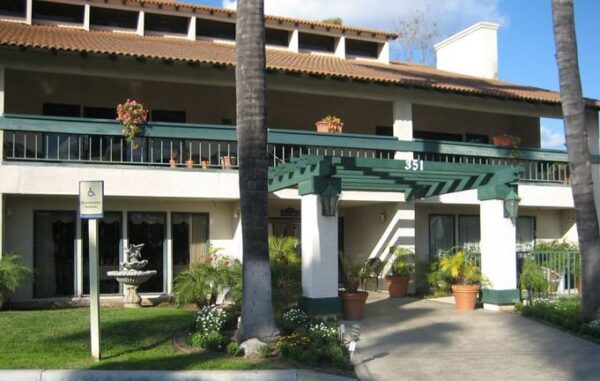 crescendo-senior-living-1-front-view.jpg