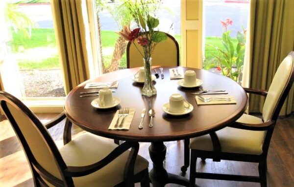 crescendo-senior-living-dining.jpg
