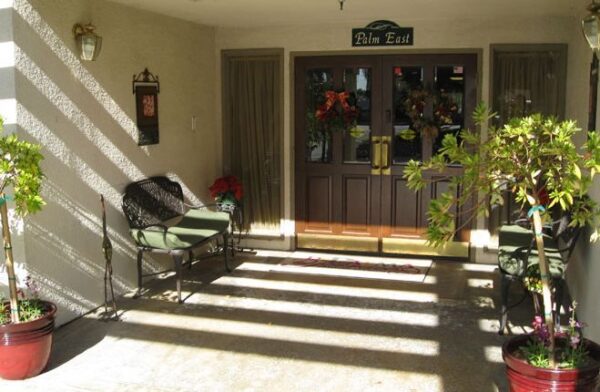 crescendo-senior-living-front-entry.jpg
