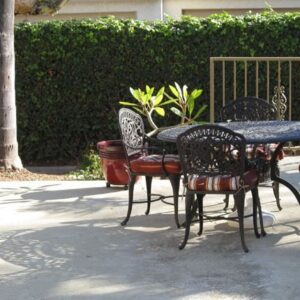 crescendo-senior-living-patio.jpg