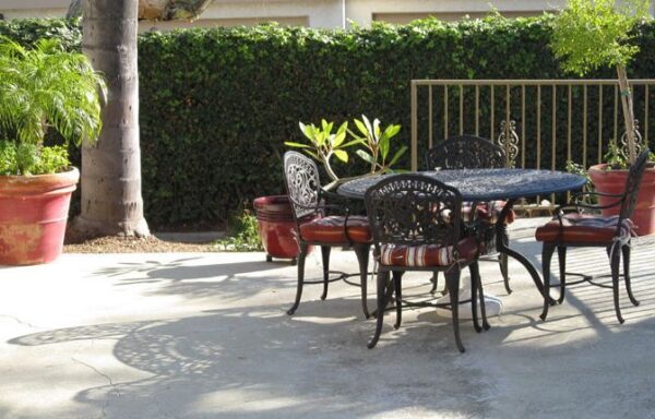 crescendo-senior-living-patio.jpg