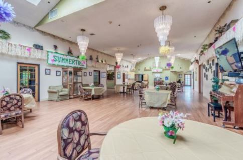 crescent-landing-at-fullerton-memory-care-4-activity-room.jpg