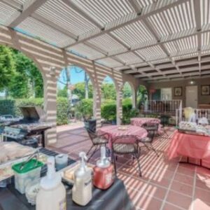 crescent-landing-at-fullerton-memory-care-6-patio.jpg