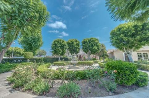 crescent-landing-at-fullerton-memory-care-grounds.jpg