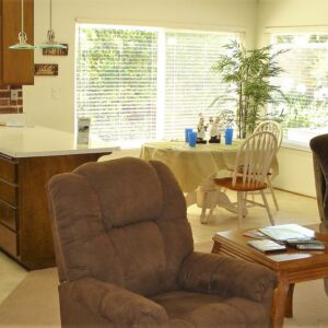 crown-manor-at-paseo-grande-4-dining-and-kitchen.jpg