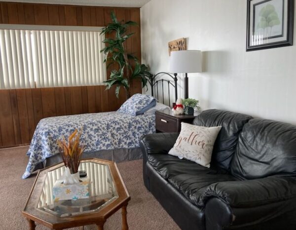 crown-manor-at-paseo-grande-6-private-room.jpg