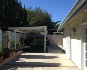 dels-haven-7-back-patio.jpg