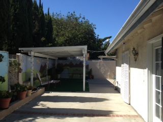 dels-haven-7-back-patio.jpg