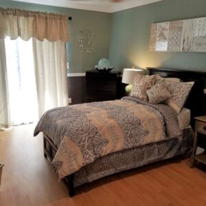 dels-haven-iii-private-room.jpg