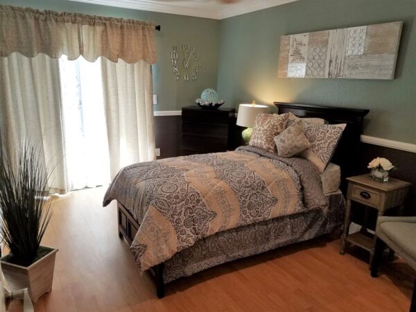 dels-haven-iii-private-room.jpg