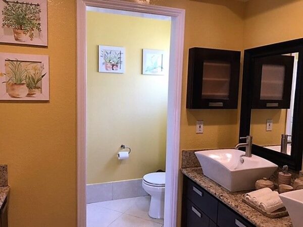 dels-haven-iii-restroom-2.jpg