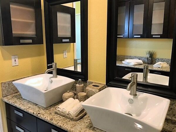 dels-haven-iii-restroom-3.jpg