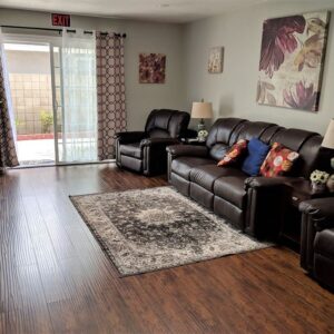 diamond-senior-care-i-3-living-room-2.jpg