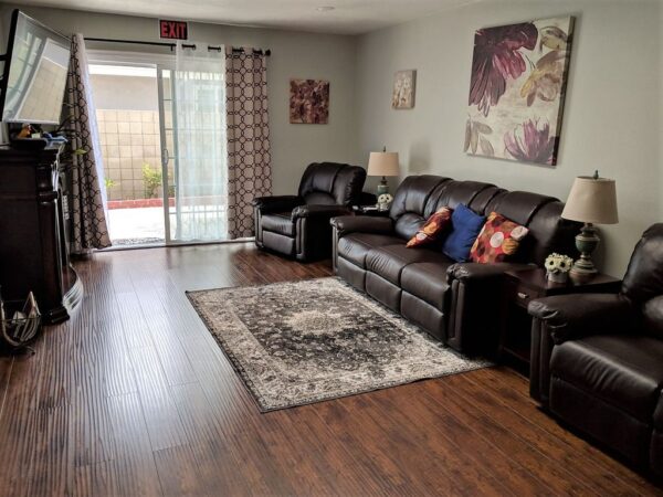 diamond-senior-care-i-3-living-room-2.jpg