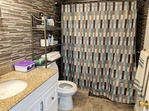 diamond-senior-care-i-5-restroom.jpg
