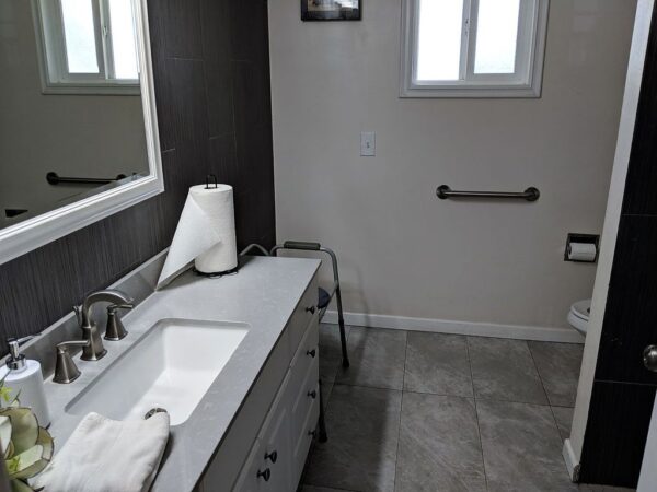 diamond-senior-care-ii-restroom.jpg