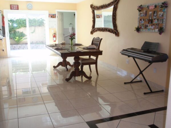 european-retirement-living-llc-i-4-dining-room.jpg