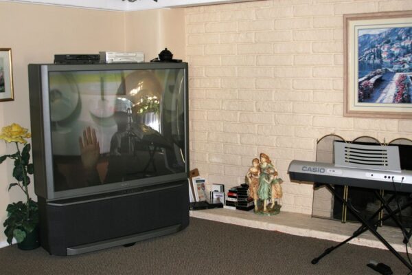 fountain-valley-senior-homes-ii-living-room-2.jpg