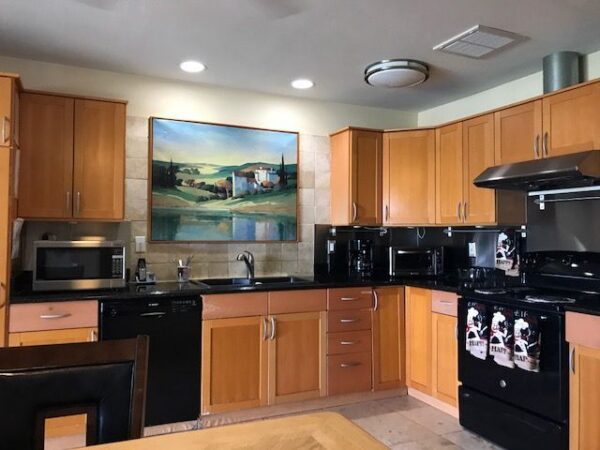 freedom-springs-manor-3-kitchen.jpg