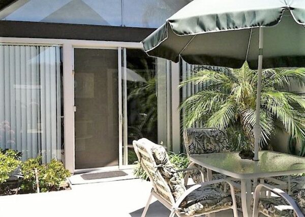 genesis-elderly-care-i-6-patio.jpg