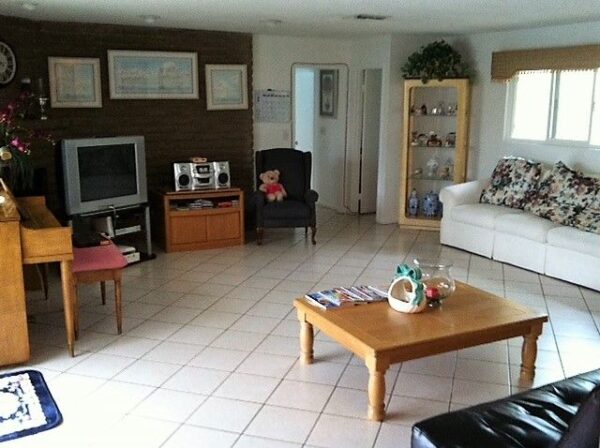 glorilynn-guest-home-4-living-room-2.jpg