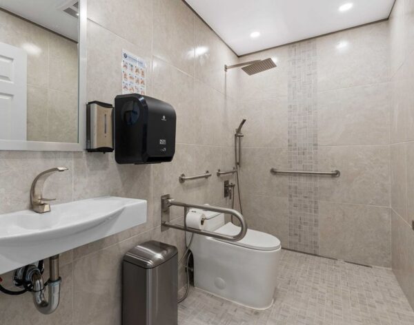 golden-life-manor-hills-6-bathroom.jpg