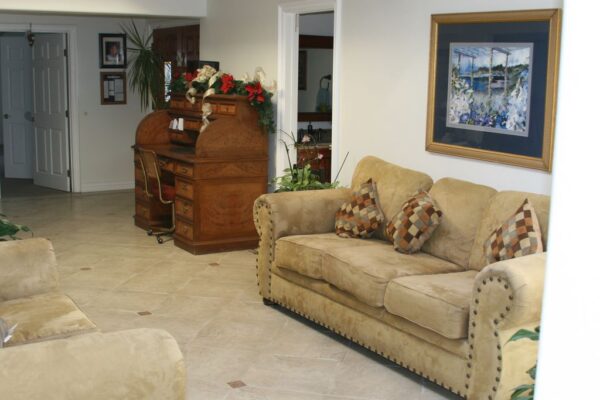grannys-place-i-4-seating-area.jpg