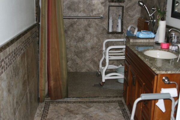 grannys-place-i-6-restroom.jpg