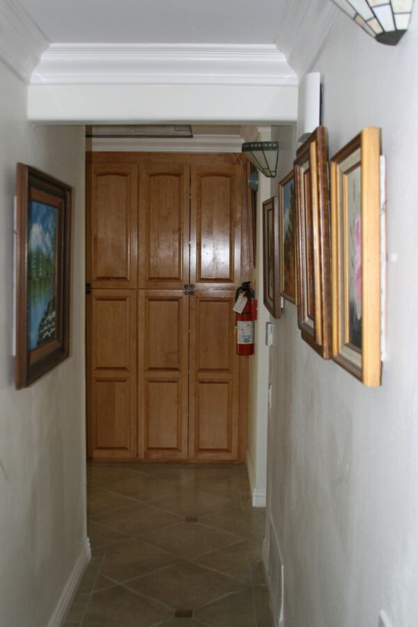 grannys-place-i-hallway.jpg