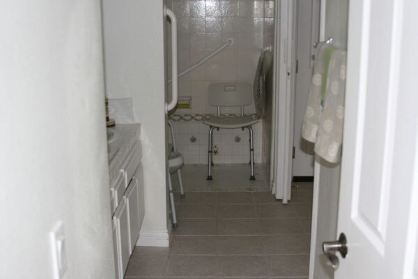 grannys-place-ii-restroom.jpg