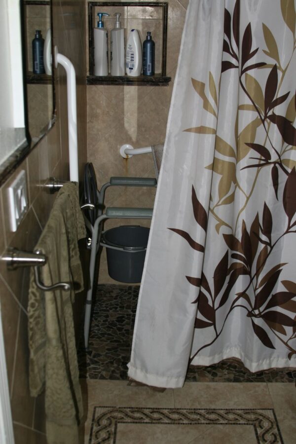 grannys-place-iii-restroom.jpg