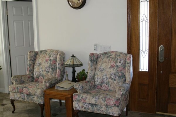 grannys-place-iv-3-seating-area-2.jpg